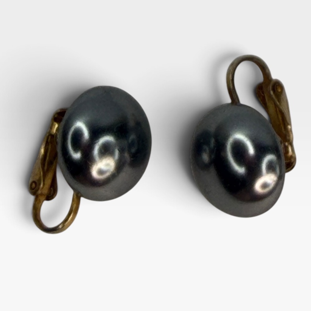 Vintage Dark Gray Faux Pearl Clip On Earrings Gold Tone Round Cabochon Y2K